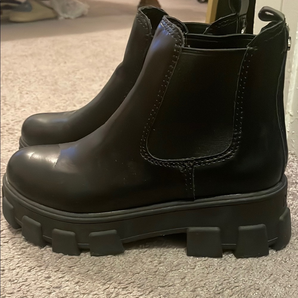 Black Chunky Platform black size 8.5 Boots